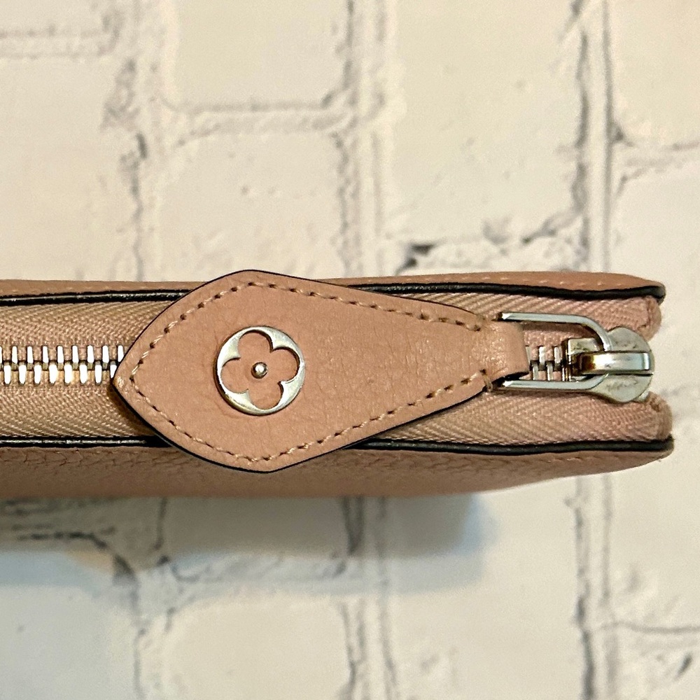 Louis Vuitton Comete Zip Wallet - Full Set. Gorgeous Light Pink W/ Taupe Inside. - Picture 3 of 16
